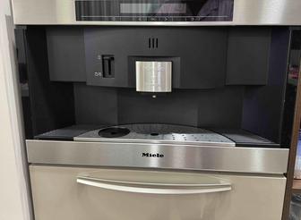 Продаю встроенную кофемашину Miele