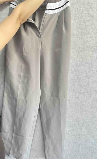 Продам брючки красивые легкие,на высокой посадке