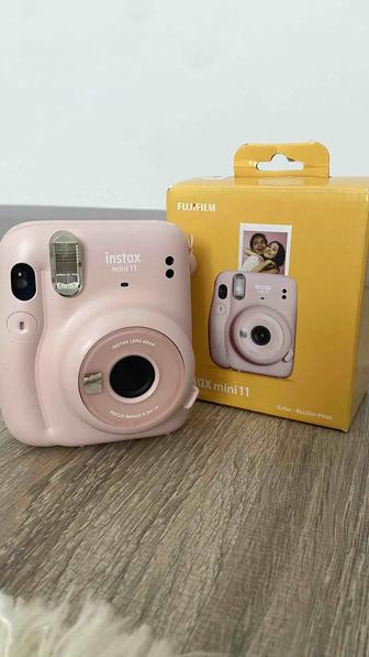 Продам пленочный фотоаппарат fujifilm instax mini 11 розовый