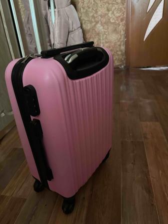 Продаю средний чемодан