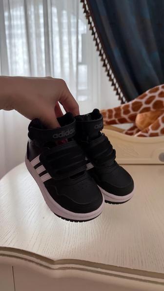 Продам кроссовки от Adidas оригинал