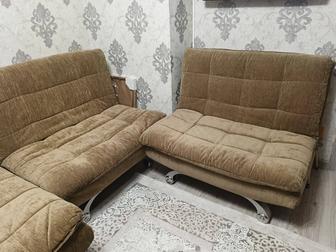 Диван с двумя креслами
