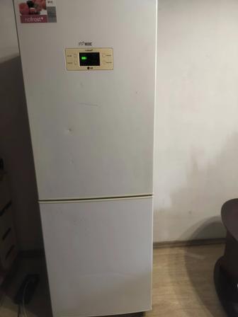 Продаю холодильник LG б/у в рабочем состоянии.