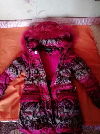 Продам куртку на девочку 5-6