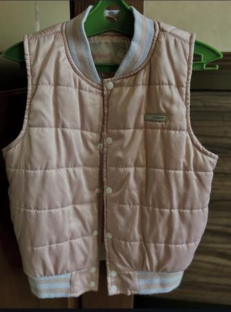 Безрукавка розовая на девочку