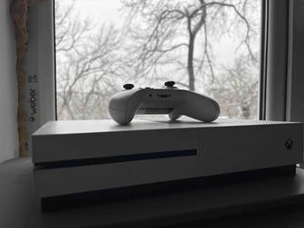 Xbox One S 1TB, срочно, без обмена