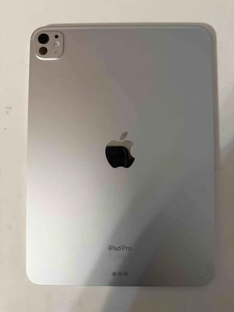 Ipad pro 2024, 256 gb, с Чехлом клавиатурой (оригинал)