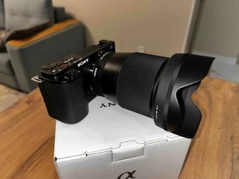 Камера Sony ZV-E10 с объективом Sigma 16mm
