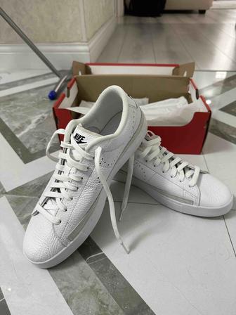 Новые мужские кроссовки Nike 43, US 9.5