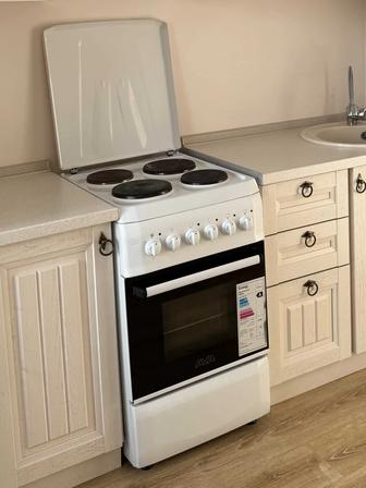 Продам электроплиту с духовкой