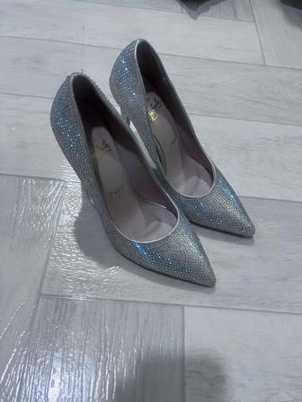 Продам туфли 37 размер (надевала 1 раз )