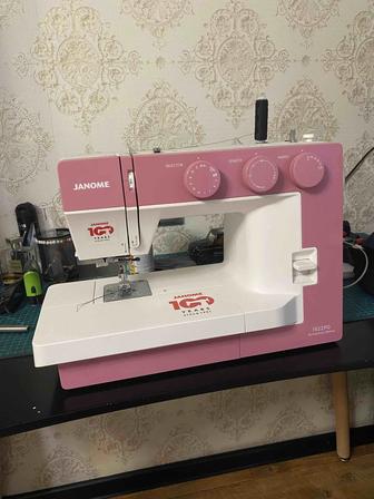 Швейная машина Janome