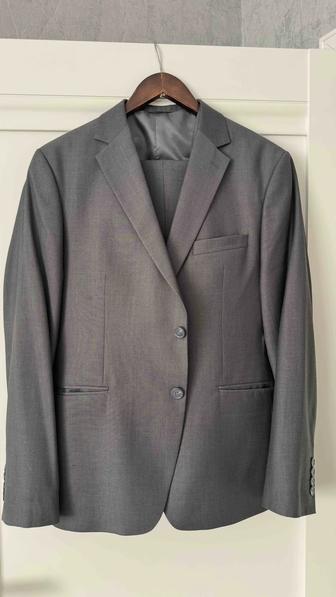 Продам классический серый костюм