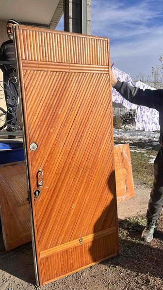 Входная дверь дерево