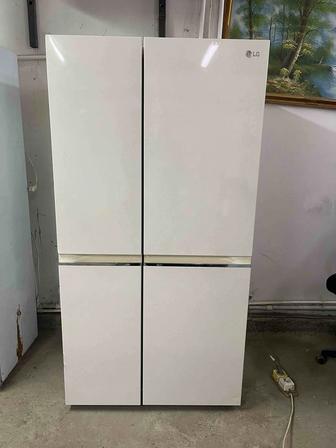 Холодильник LG в хорошем состоянии