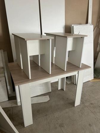 Стол и табуретки