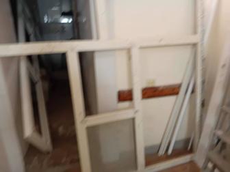 Продам бу пластиковые перегородки двери