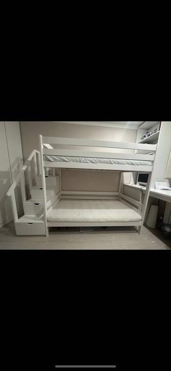 Продам двухъярусную детскую кровать, с ортопедическими матрасами