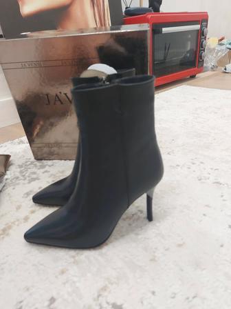 Продам осенние полусапожки Basconi