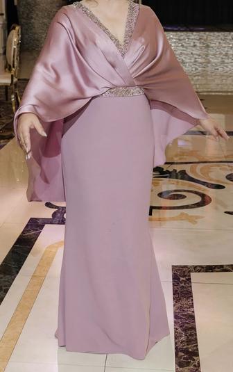 Продам вечернее платье в нежно пудровом цвете.