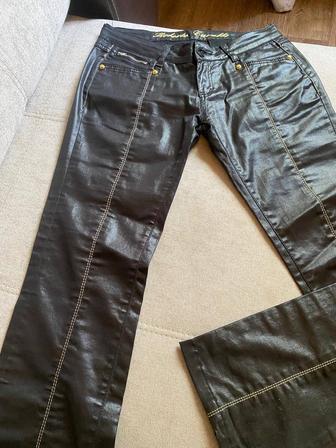 Продам брюки под кожу бренд Roberto Саvalli