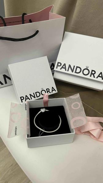 Продаю новый браслет Pandora 
 Размер 17
 Абсолютно новый, не носила