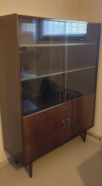 Книжный шкаф