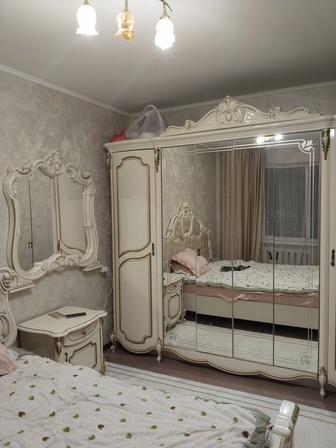 Продаю спальный гарнитур