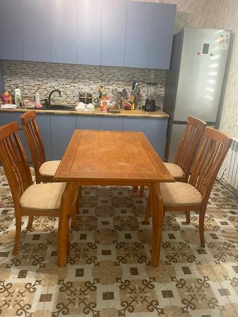 Кухонный стол и стулья