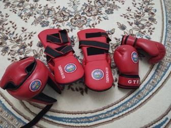 Комплект для таэквондо (защитной экипировки)