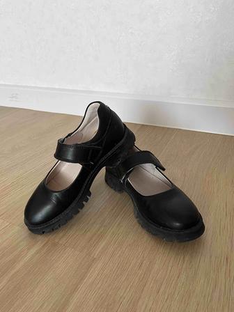 Продам туфли школьные для девочки
