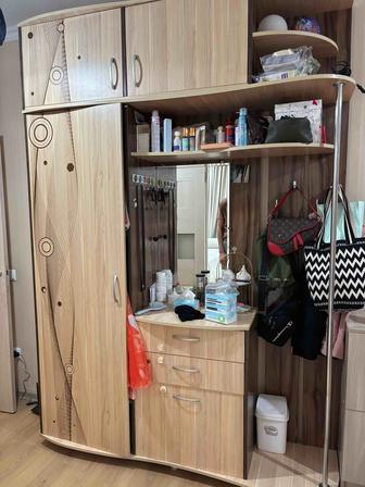 Продам шкаф для прихожей