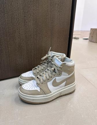 Кроссовки Nike Air Jordan 1