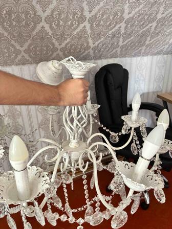 Продам люстру