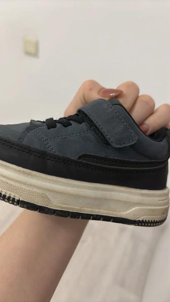 продам кросы детские