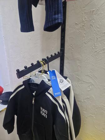 Профиль и кронштейн для бутика