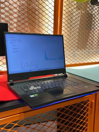 Asus ROG Strix в отличном состоянии быстрый, мощный и полностью готов