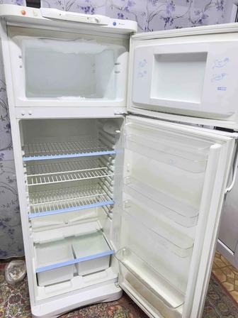 Продам Холодильник с Машинкой