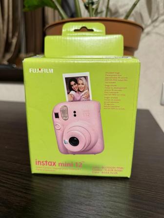 Fujifilm Instax Mini 12 (Blossom Pink)