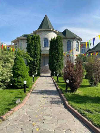 Принимает детишек в детский сад с Казахским языком обучения.