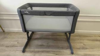 Продам манеж-кровать от Joie