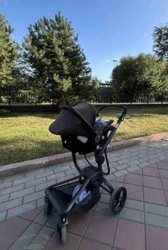 Продам автолюльку в комплекте с интегрированными колесами