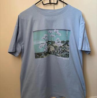 Продам светло-голубую футболку из Pull Bear