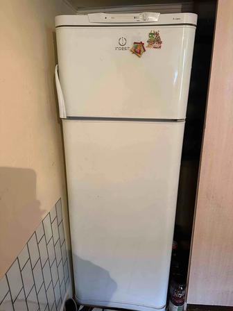 Холодильник продается