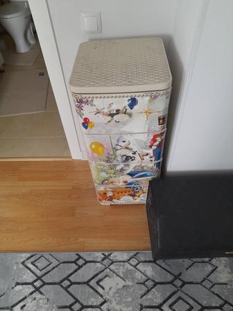 Продам пластиковую тумбу
