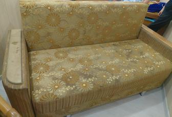 Отдам даром диван
