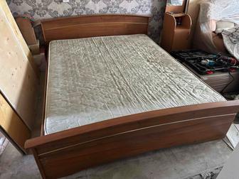Двуспальная кровать