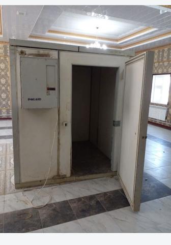 Продам морозильную камеру. Б/у. В отличном состоянии. Размер 222 8 м3 мож