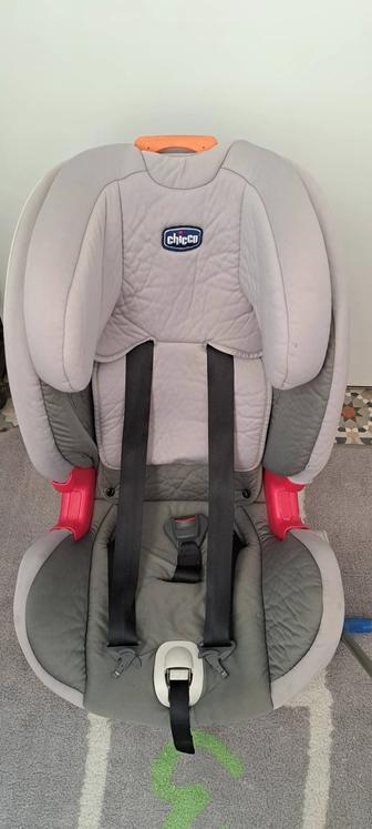 Продам автокресло Chicco