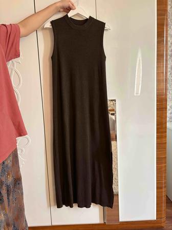 продаю повседневное коричневое платье с коротким разрезом